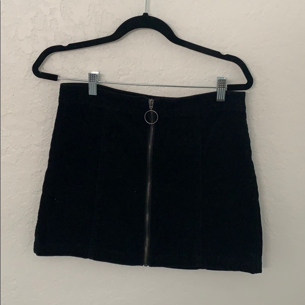 Black zip up skirt!!!